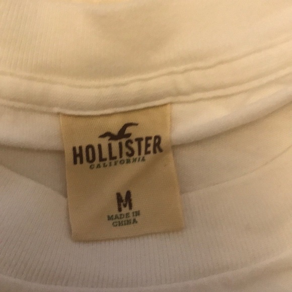 M Hollister Graphic Tee - Picture 2 of 2